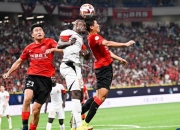 米兰体育官网-鲁能不敌上港，中超争冠形势不利