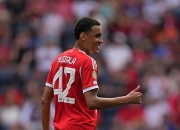 米兰体育官网-拜仁慕尼黑主场2比0击败法兰克福，豪取联赛开门红