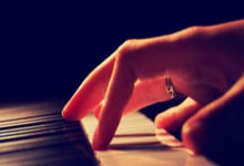 米兰体育-绝杀夜C罗落泪！英超争冠血流成河，运动营养巨头暗中角力