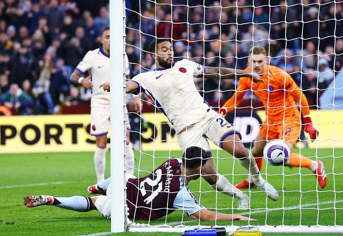 包含切尔西负于亚特兰大，欧冠四强席位岌岌可危的词条