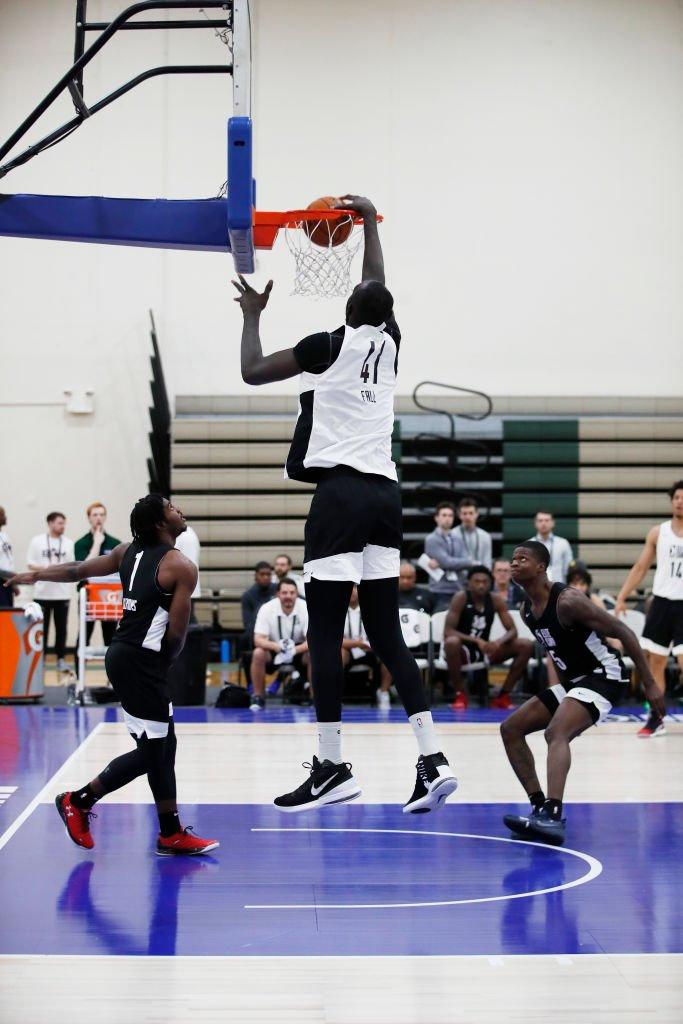 小球赛事升级赛次回合开打，弱队突破巨人重重围堵的简单介绍