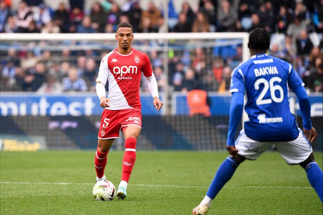 摩纳哥队员集体亮相训练场，备战下一场比赛