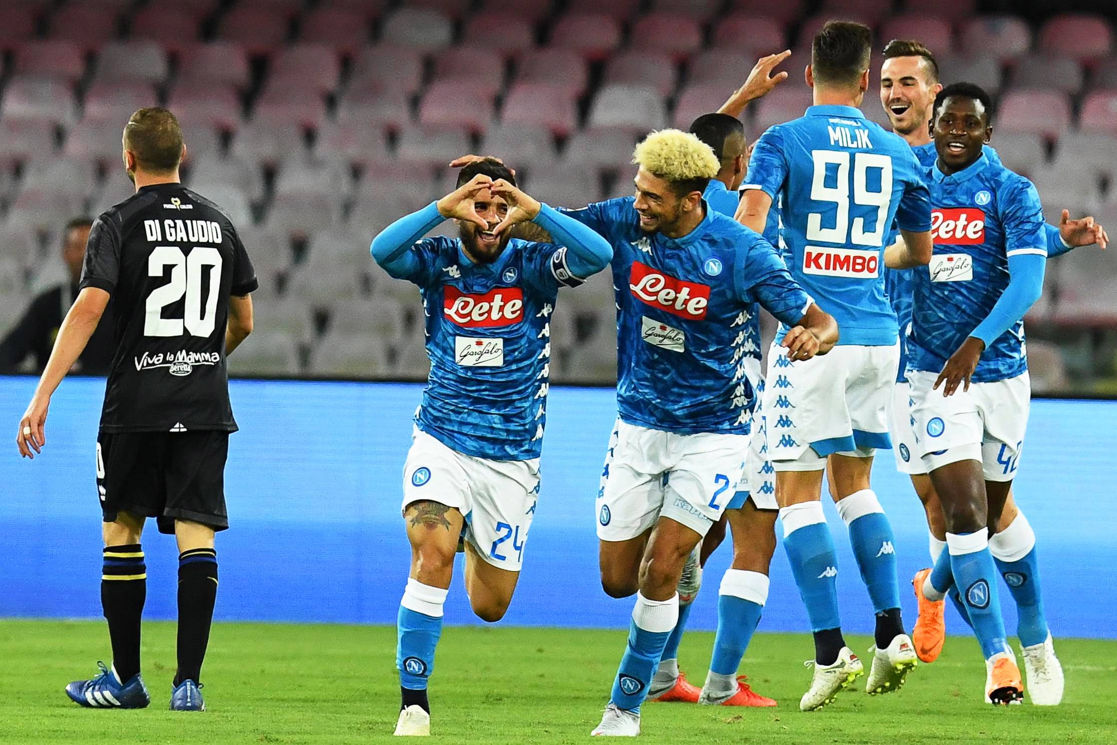 包含佛罗伦萨主力前锋伤愈归队，球队士气大振的词条