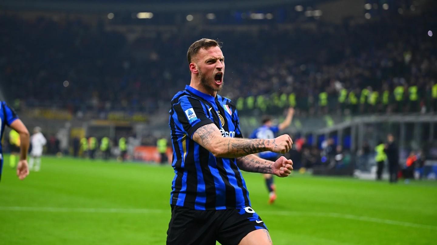 包含佛罗伦萨主力前锋伤愈归队，球队士气大振的词条