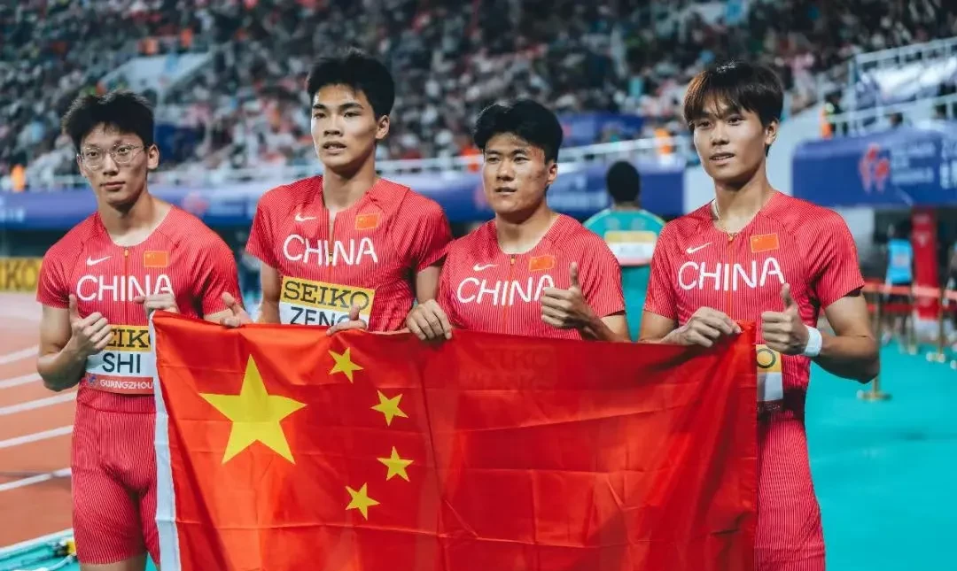 激动人心!中国运动员们勇攀高峰! 激动人心!中国运动员们勇攀高峰!