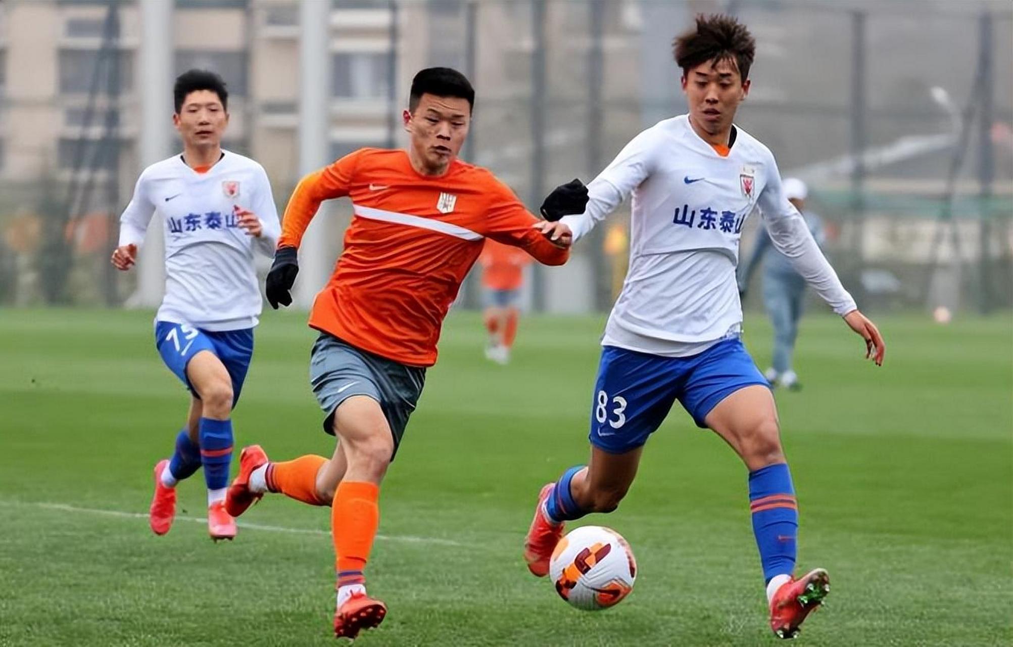 包含北京国安和山东鲁能踢平，两支劲旅互不相让的词条