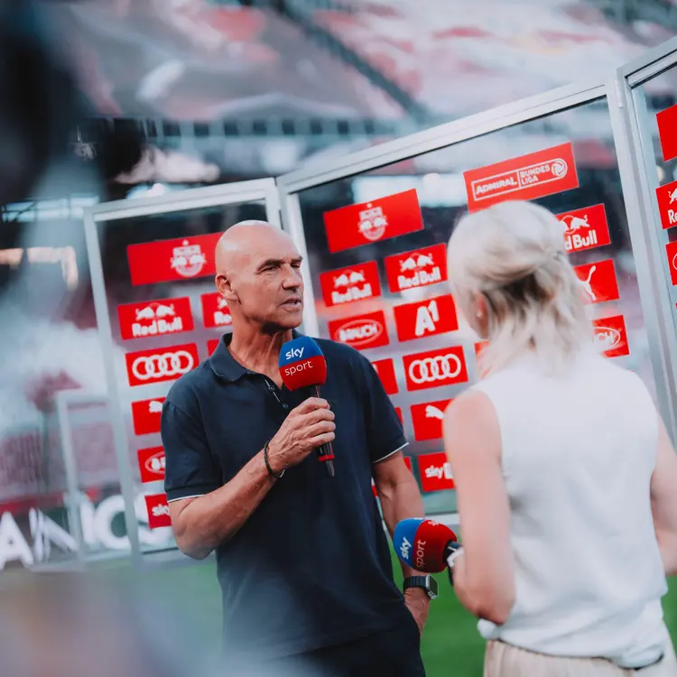 萨尔茨堡逆转获胜，晋级淘汰赛