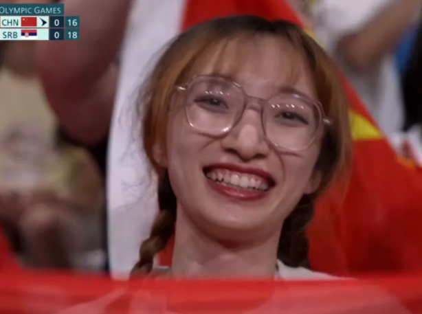 塞尔维亚选手在排球赛中取胜