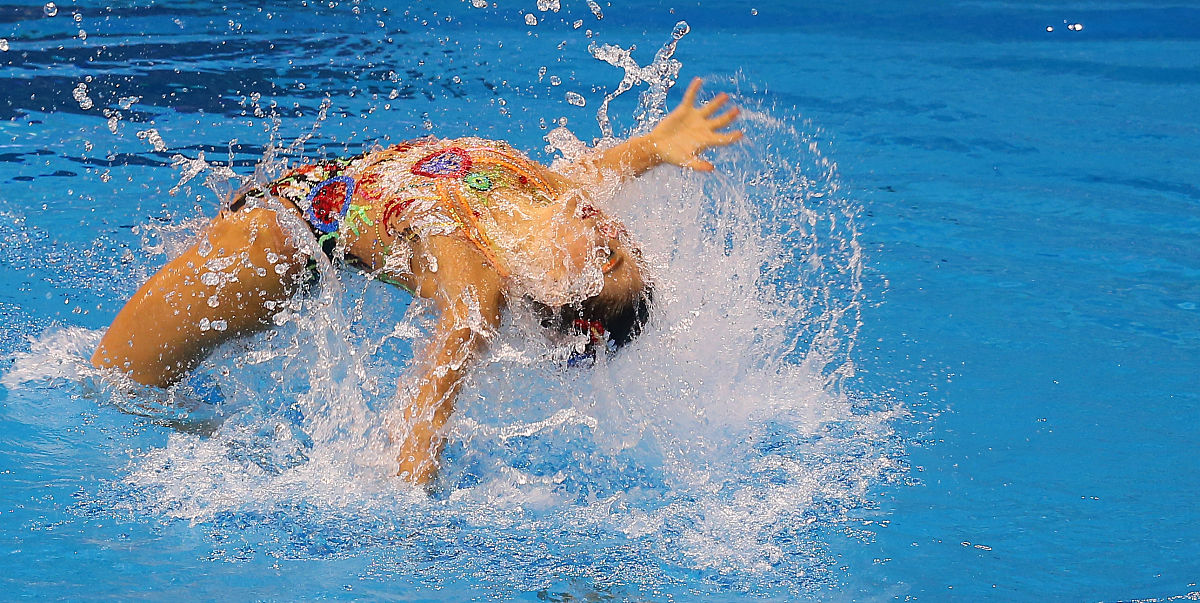 包含游泳女子项目中的速度女王，美国运动员称霸泳池的词条