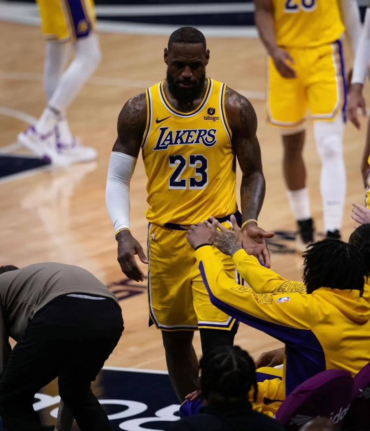 骑士主场大胜国王，连胜达三场