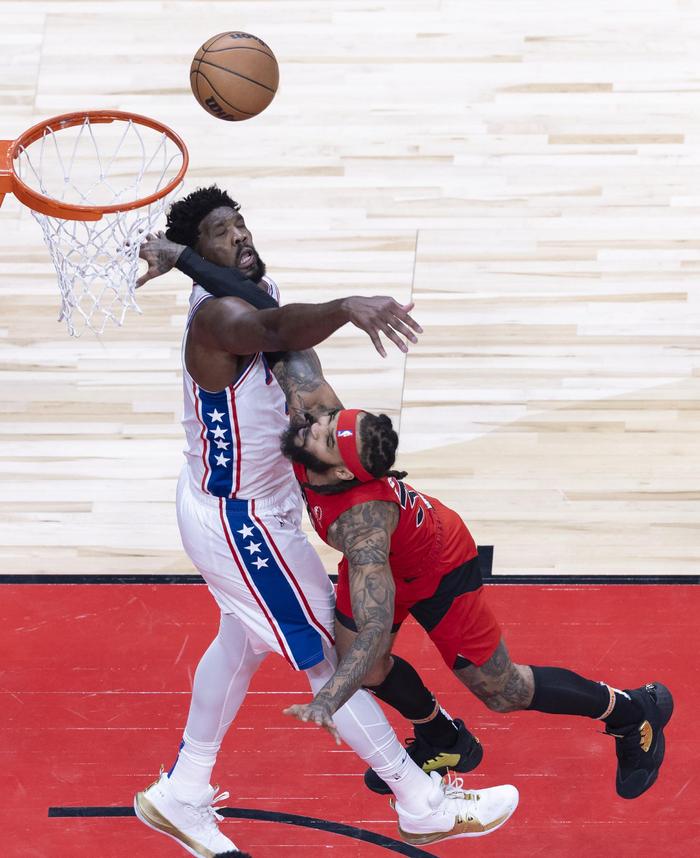 猛龙击败76人强势登顶 猛龙击败76人强势登顶