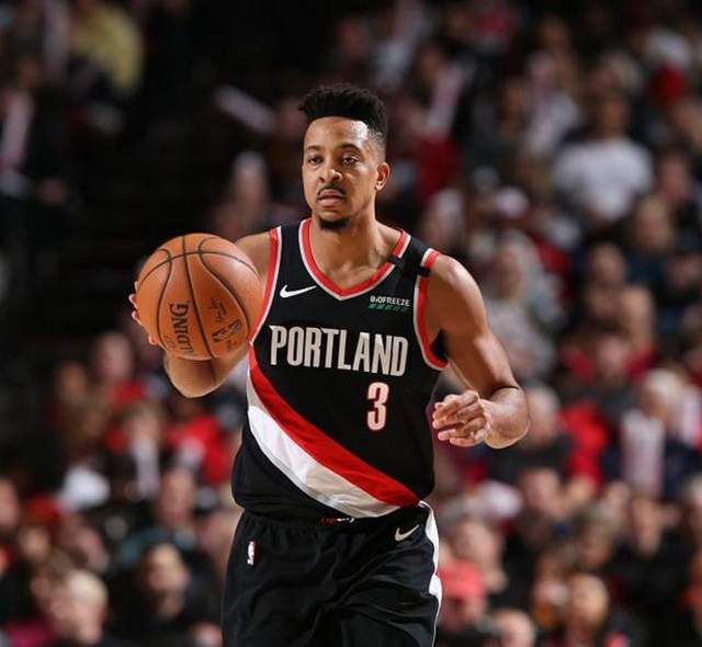 爵士大胜太阳，取得两连胜