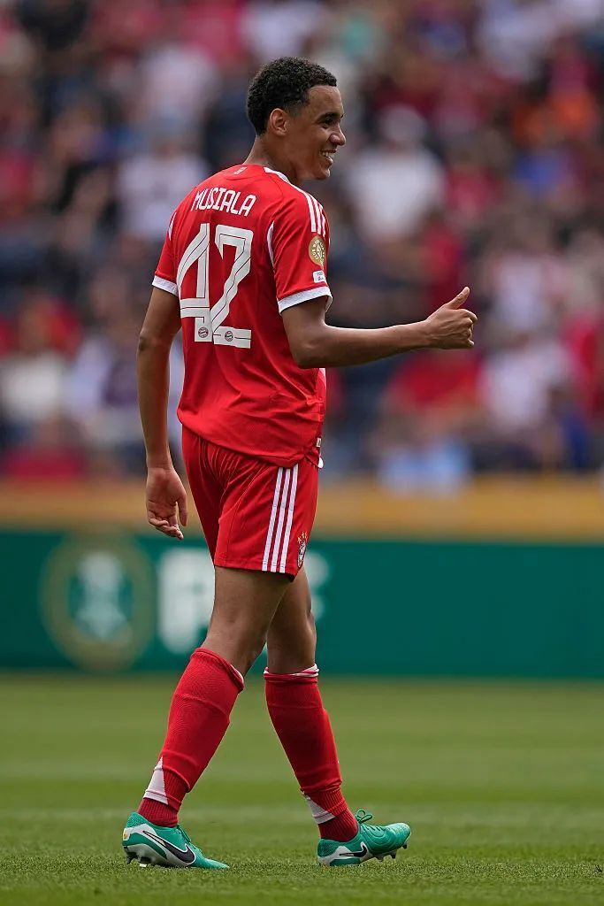 拜仁慕尼黑主场2比0击败法兰克福,豪取联赛开门红 拜仁慕尼黑主场2比0击败法兰克福,豪取联赛开门红