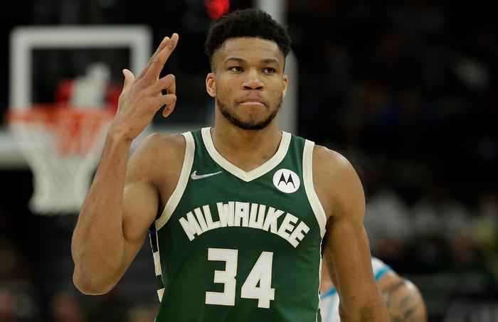 黄蜂大胜雄鹿，结束两连败