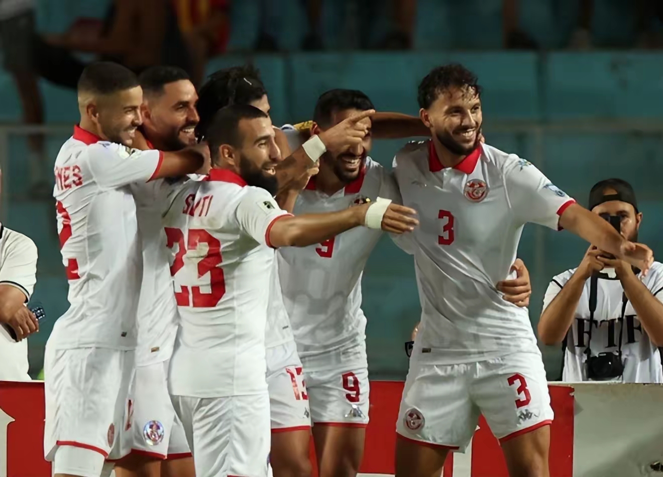 关于塞维利亚横扫马德里竞技，卡拉斯科统治全场的信息